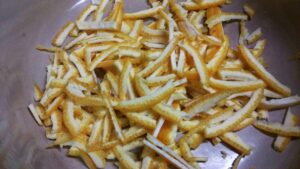 細く千切りにした夏みかんの皮