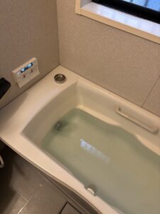 浸け置き中の浴槽の様子