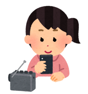 スマホでメールを見る女性のイラスト