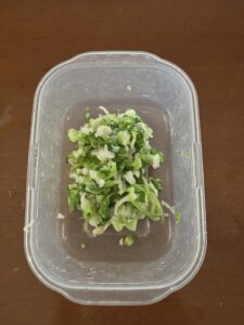 ゴミ箱から救出して刻んだキャベツの外葉
