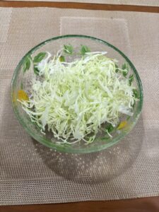 てんこ盛りの千切りキャベツ