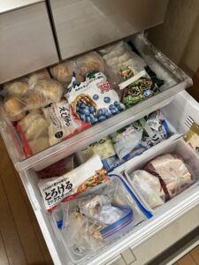 コストコの買い出しでパンパンになった冷凍室