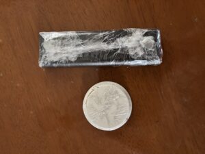 シーリングファンのリモコンと、丸い扇風機のリモコン