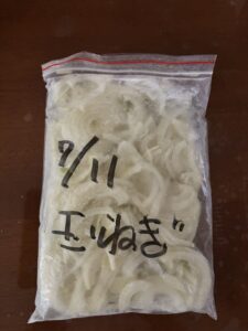 7月11日に皮をむいてざく切りにして冷凍した玉ねぎ