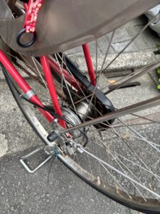 自転車の後輪まわり。ここにも油を差している