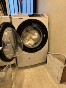 ドラム式洗濯機に羽根布団を入れたところ