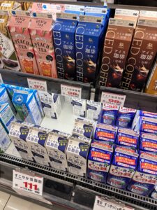 パッケージに貼られた賞味期限のラベル