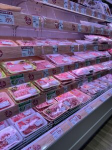 スーパーの精肉売り場