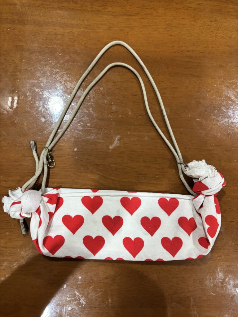 手ぬぐいとショルダー紐で作った足のハンモック